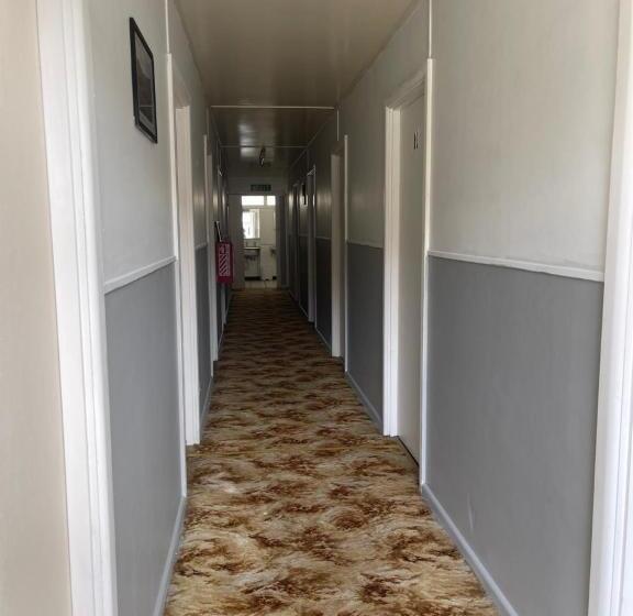 ルームシェアのワンベッド, Mountain View Motel
