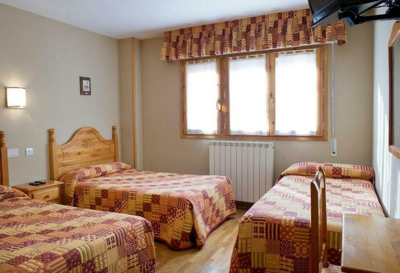 Номер Стандарт Трехместный, Hostal Valle De Tena