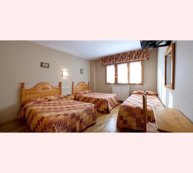 Номер Стандарт Трехместный, Hostal Valle De Tena