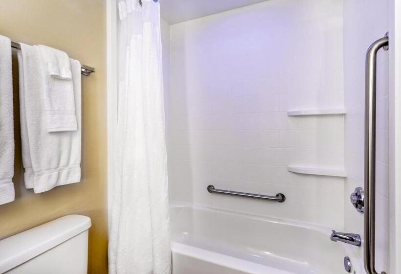 חדר סטנדרט מותאם לאדם עם מוגבלויות, Holiday Inn Express Silver Springs   Ocala, An Ihg