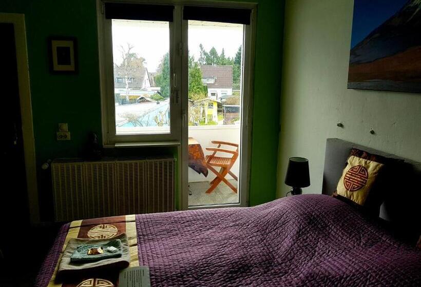 اتاق استاندارد با سرویس بهداشتی مشترک, Stayincologne