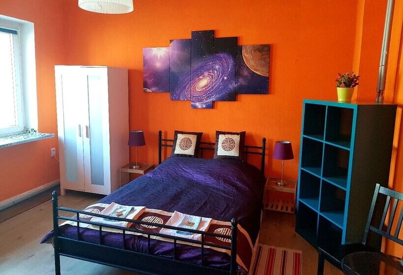 اتاق اکونومی, Stayincologne