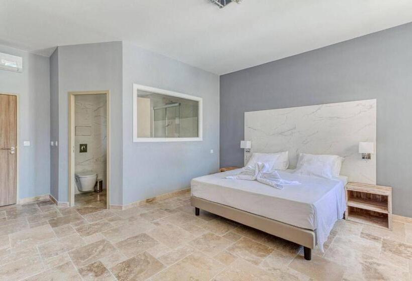 Номер Deluxe с Балконом, Domaine De La Nerthe  Hotel Provence Mediterranee