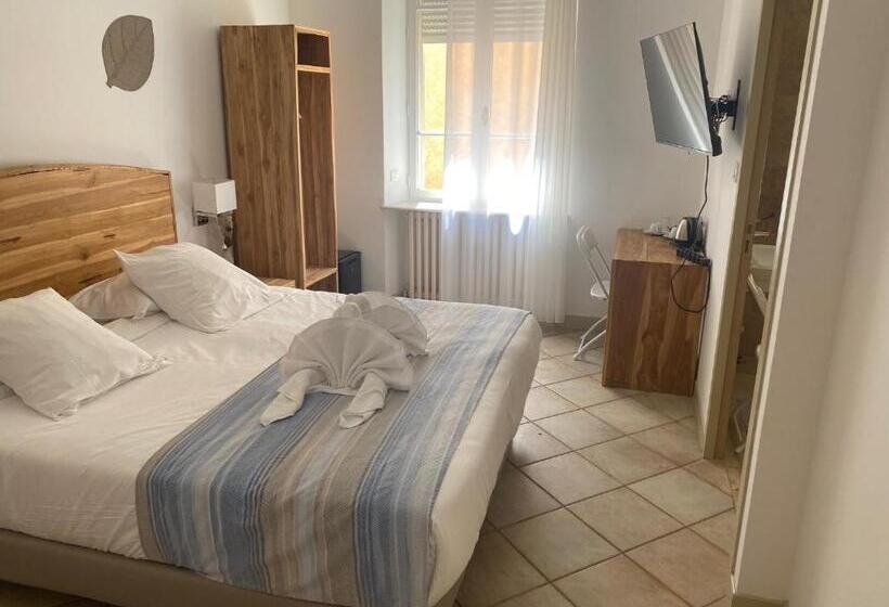 Номер Стандарт Кровать Кинг Адаптированный для Инвалидов, Domaine De La Nerthe  Hotel Provence Mediterranee