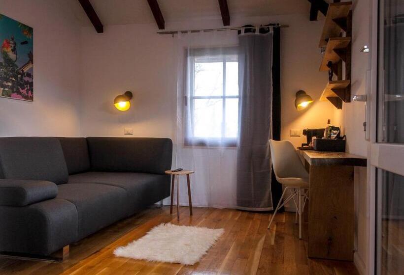 سوییت با چشمانداز باغ, Elma Guesthouse