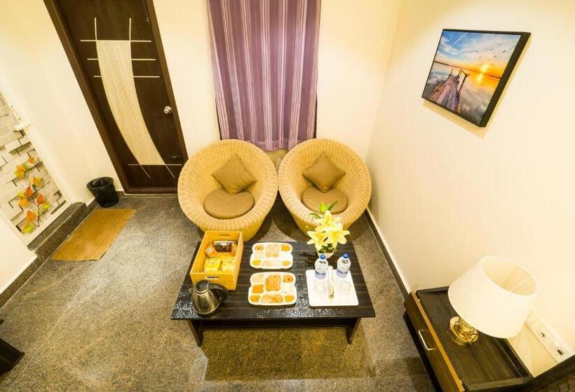 Люкс с Балконом, Jeyam Residency