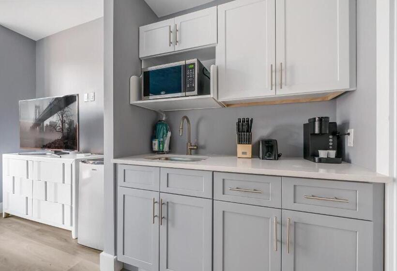 سوییت لوکس, Global Luxury Suites At The Arches
