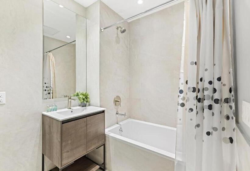 سوییت لوکس, Global Luxury Suites At The Arches