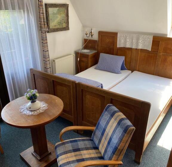 Трехместный Номер Стандарт с Балконом, Penzion Country Club
