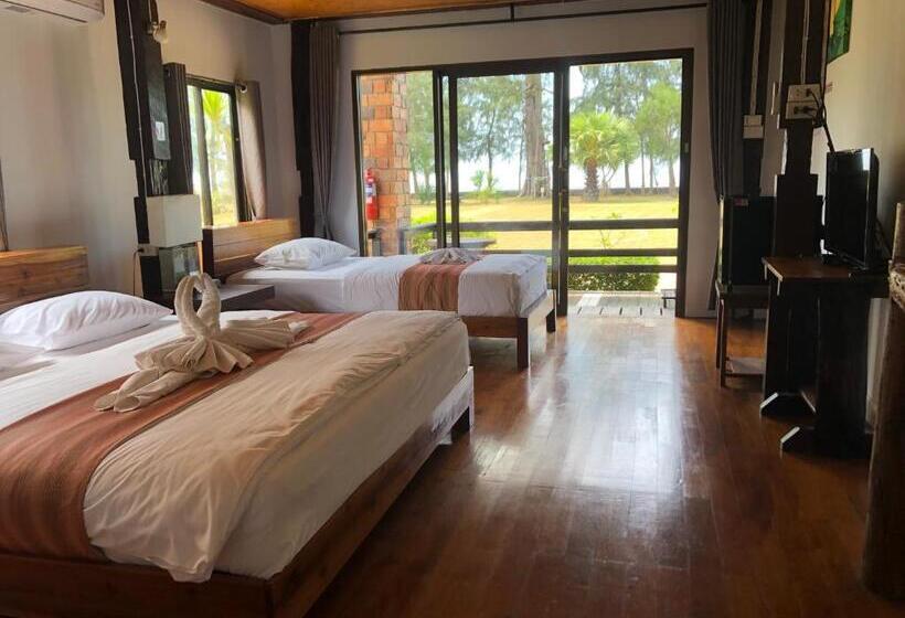Номер Deluxe Вид на Море, The Chevalley Beach Resort