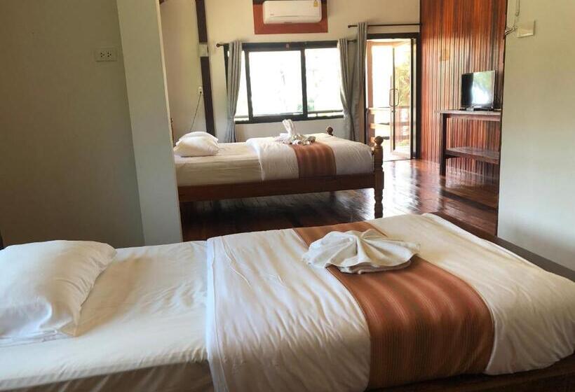 Номер Deluxe Вид на Море, The Chevalley Beach Resort