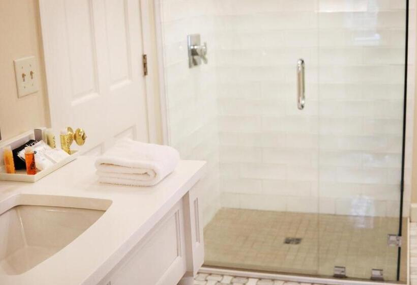 스위트 킹사이즈 침대, The Greystone Inn