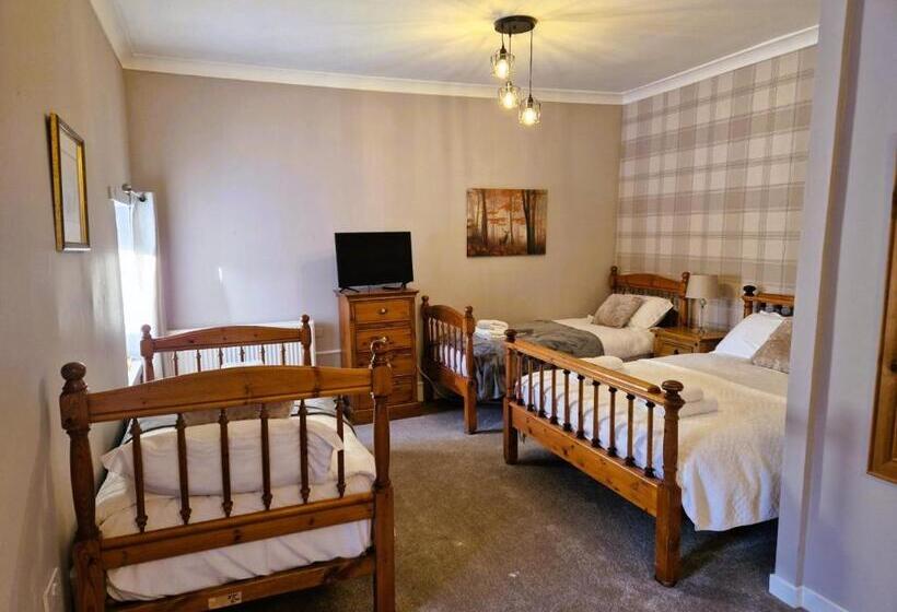 패밀리 룸, Strathardle Lodge