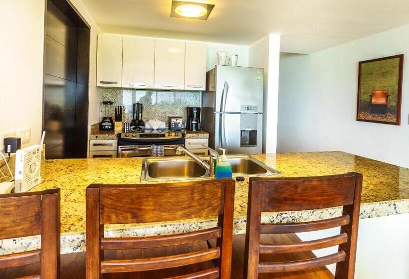 1 Schlafzimmer Penthouse Apartment, The Elements Oceanfront & Beachside Condo