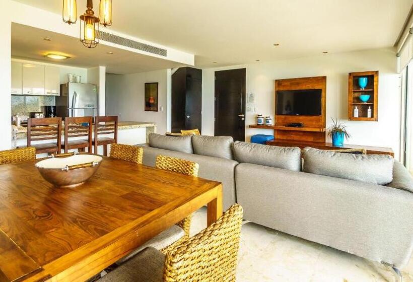 1 Schlafzimmer Penthouse Apartment, The Elements Oceanfront & Beachside Condo