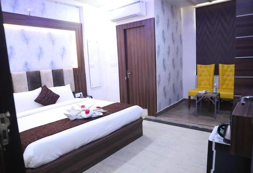 豪华房间, Srg Inn