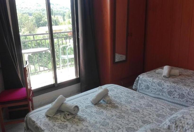 标准三人间, Hostal Escarla