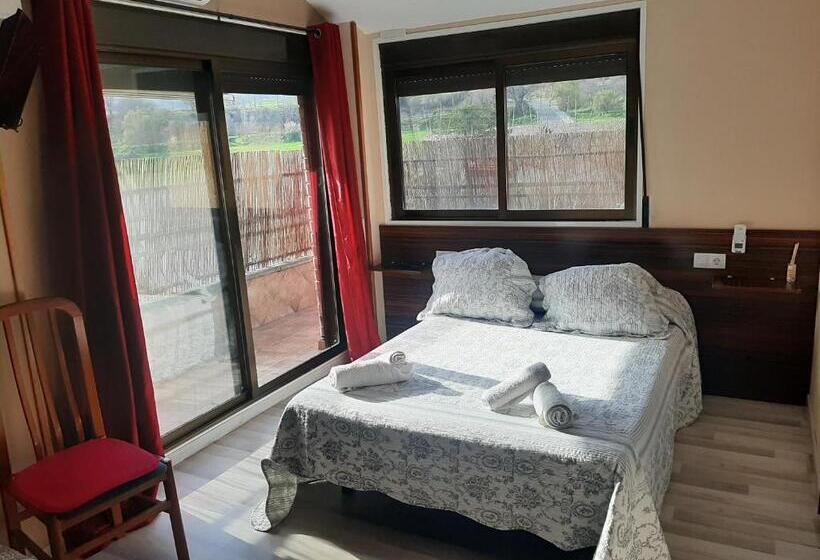标准间带露台, Hostal Escarla
