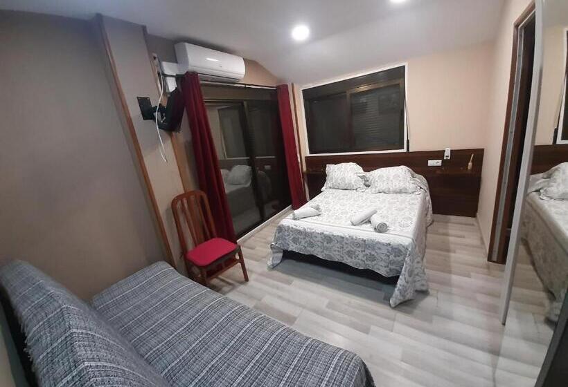标准间带露台, Hostal Escarla
