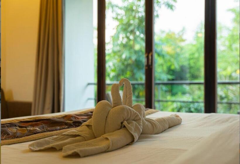 带阳台套房, Starling River Resort Dandeli