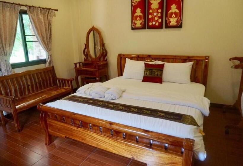 스탠다드 룸 킹사이즈 침대, Ruean Phet Sawoei Resort