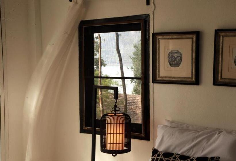 디럭스 방갈로, Barefoot Project Formerly Baan Klong Kleng