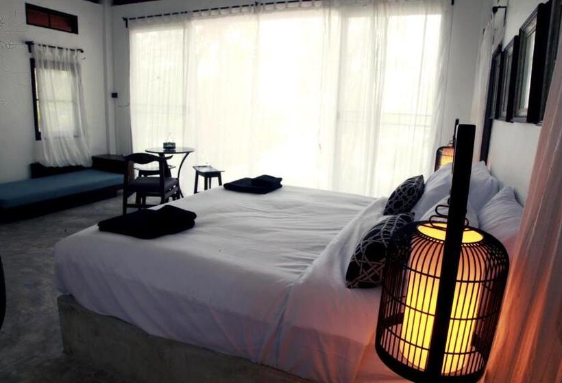 디럭스 방갈로, Barefoot Project Formerly Baan Klong Kleng
