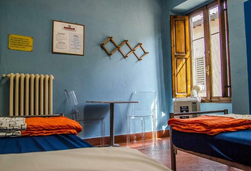 带共用浴室的标准房间, Hostel Santa Monaca