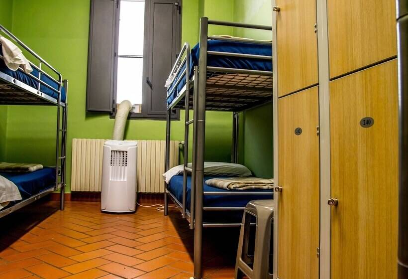 共用房间的床, Hostel Santa Monaca
