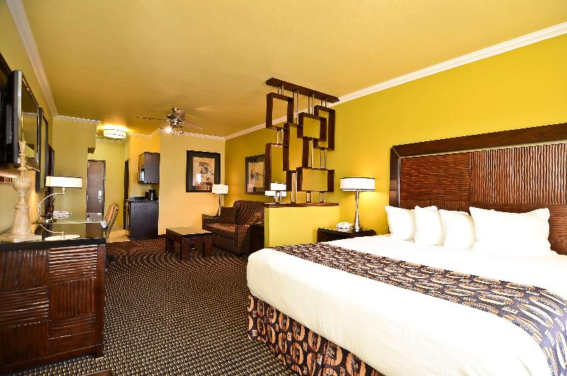 带大床的套房, Best Western Plus Christopher Inn And Suites