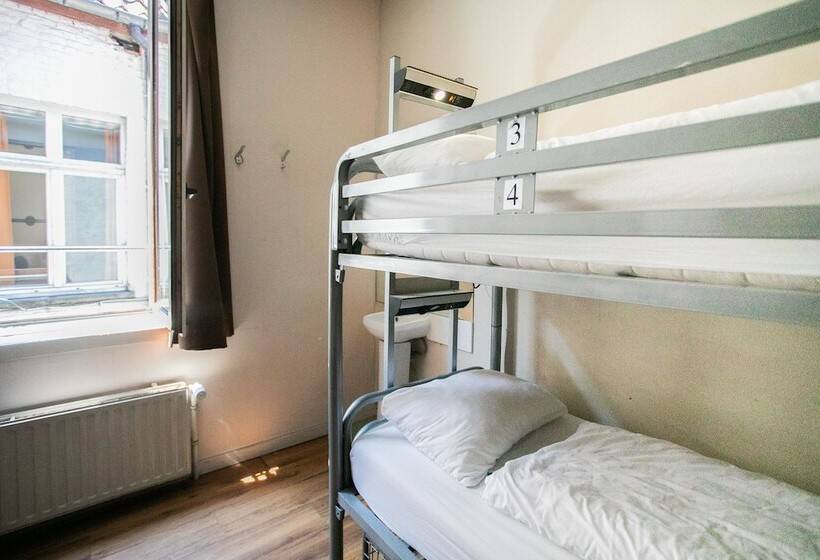 Кровать в Общей Комнате, St Christopher S Inn Hostel At The Bauhaus