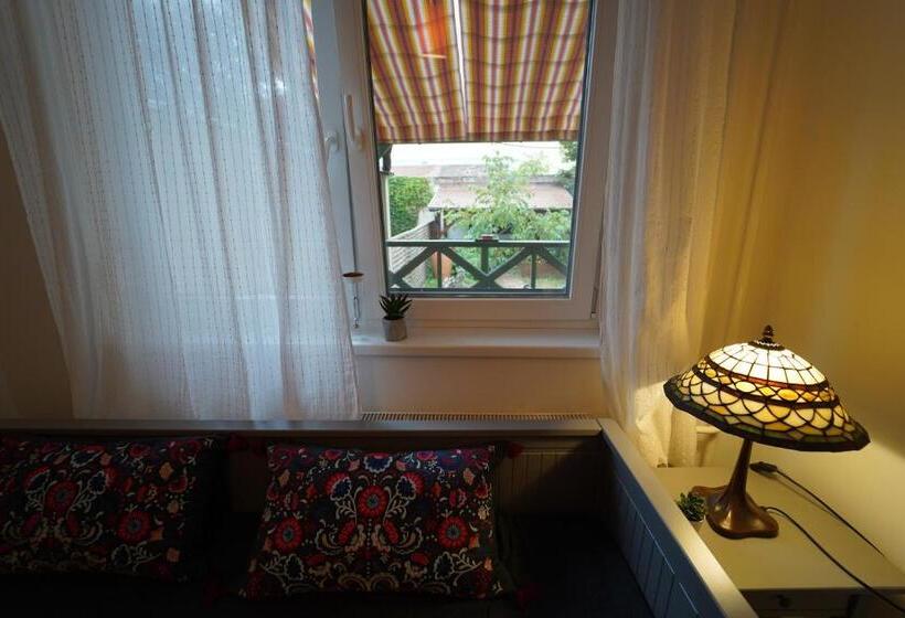 Номер Стандарт Вид на Сад, Tulip Home Guest House