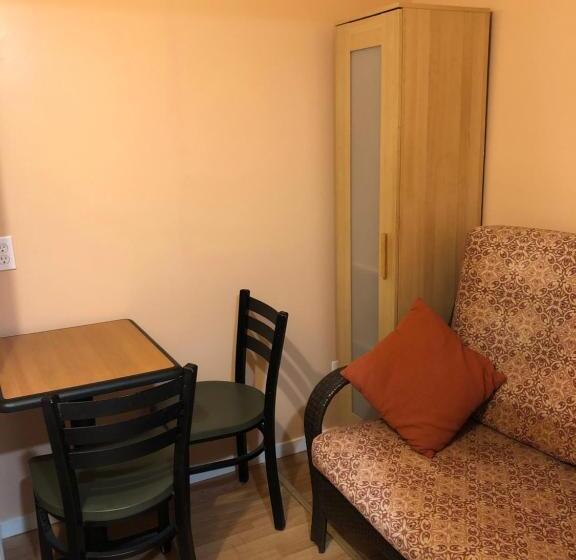 标准间, Shady Willow Guest House   For Tourists & Travellers Only, No Locals, Private Small Compact Rooms Wi