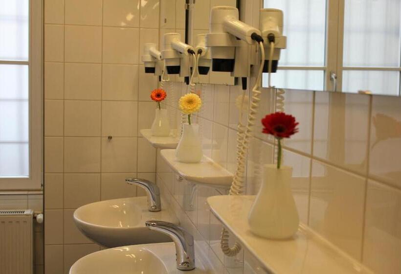 اتاق استاندارد یک تخته با سرویس بهداشتی مشترک, Grand Hostel Berlin Classic