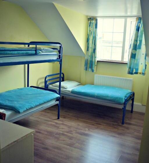 חדר סטנדרט לשלושה, Neptune's Hostel