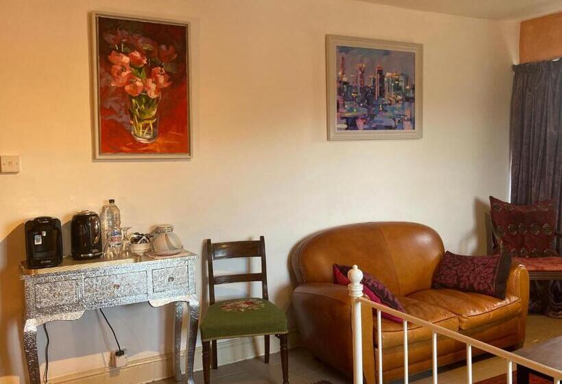 Номер Стандарт, Art House B & B