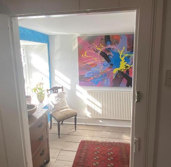 Номер Стандарт Вид на Сад, Art House B & B