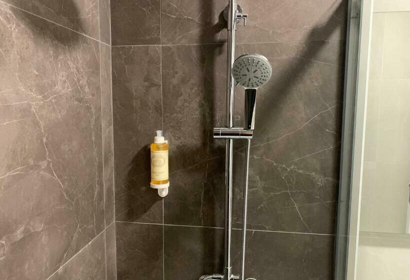 اتاق استاندارد یک نفره, Pharmacia Guesthouse