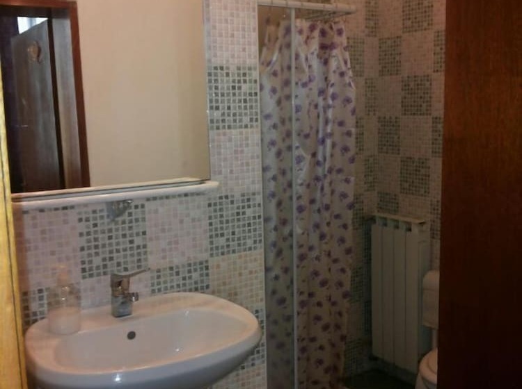 اتاق استاندارد سه نفره, Casa Linger