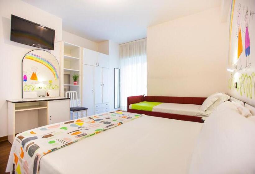 Standard Triple Room, Adelphi