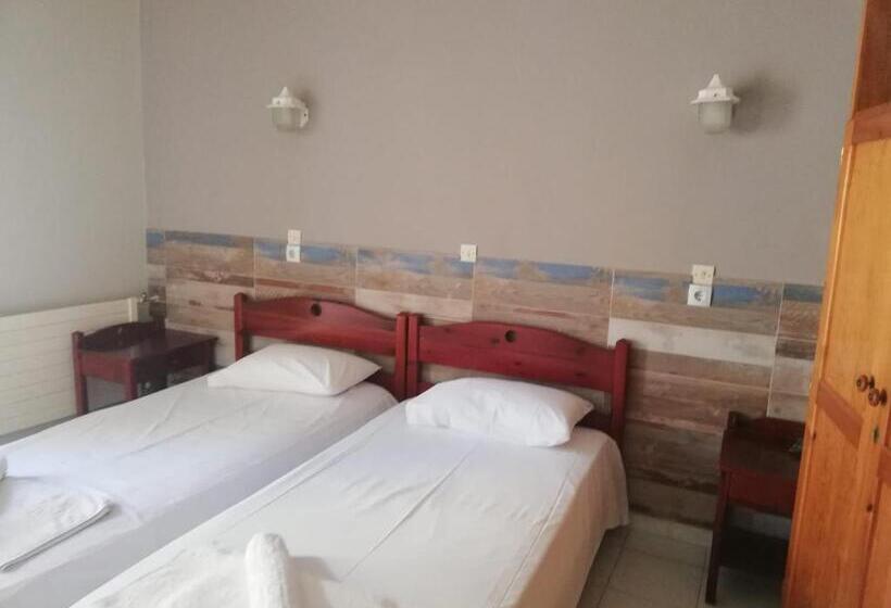 استودیوی استاندارد, Bikakis Family Apartments