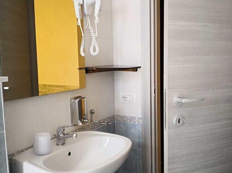 اتاق استاندارد سه نفره, Sant Oronzo B&b