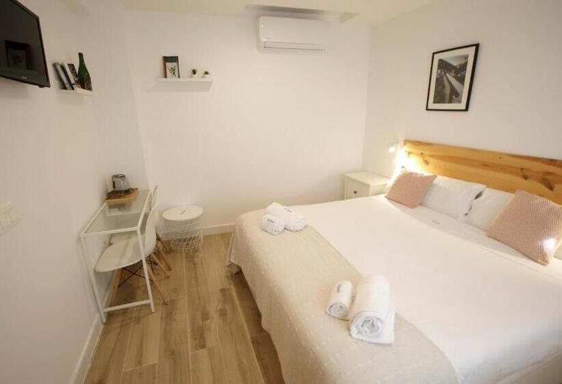 اتاق سوپریور با تخت بزرگ, La Trinidad Córdoba   Great Location