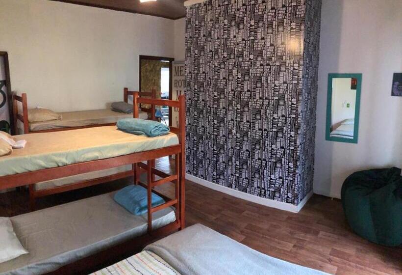 발코니가 있는 스위트, Hostel 4 Elementos   200 Metros Da Praia De Pernambuco E Do Mar Casado