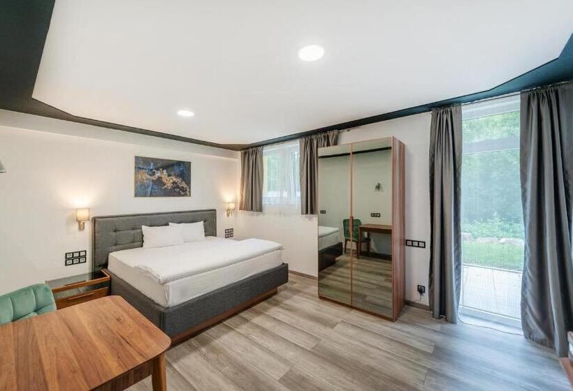 디럭스 스튜디오, G&g Boardinghouse