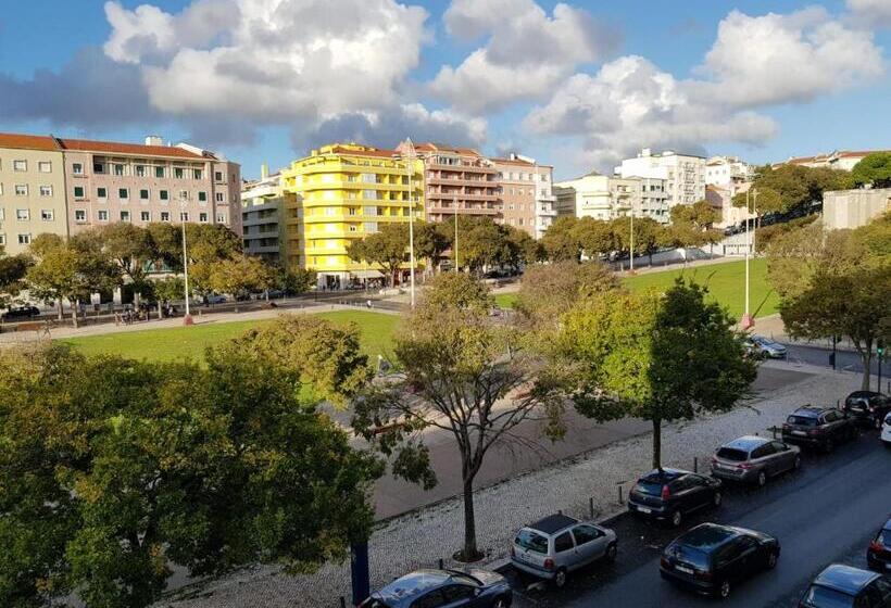 اتاق استاندارد سه تخته با چشم‌انداز باغ, Rose View Guest House