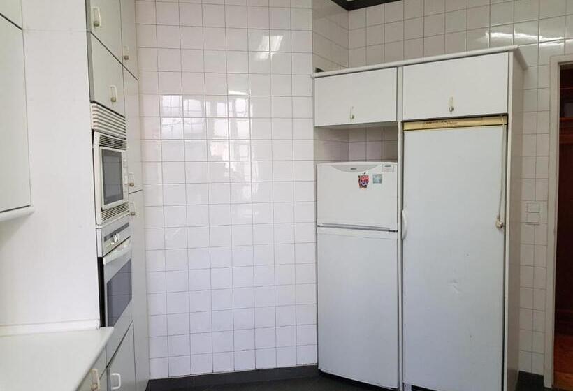 اتاق استاندارد چهارنفره با چشم‌انداز باغ, Rose View Guest House