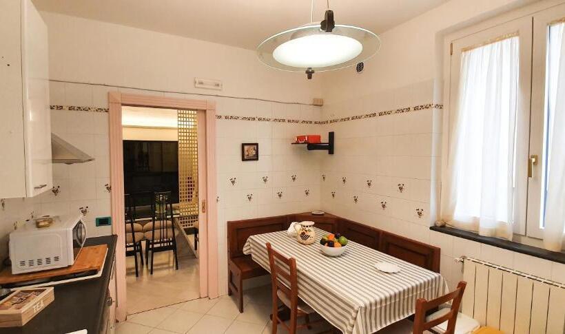 Дом 3 Спальни, Casa De Amicis 18