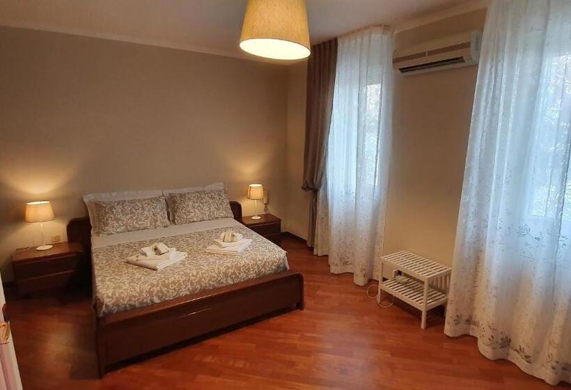 Номер Стандарт, Casa De Amicis 18