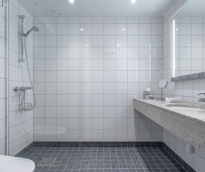 جناح جونيور, Radisson Blu Hotel Uppsala